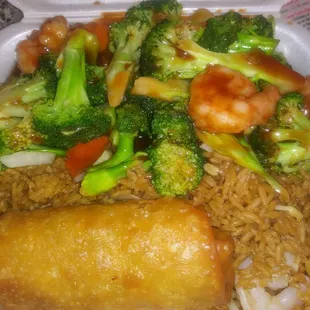 Food was great.  I love the brocolli and shrimp.  The service was awesome.  A must try!
