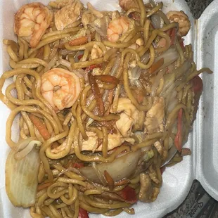 Shrimp lo mein