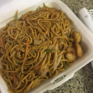 Shrimp lo mein