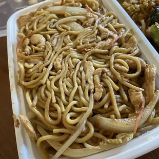 Chicken Lo Mein