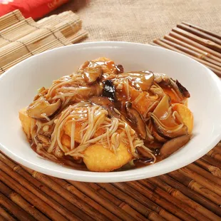 EGG TOFU TOPPED
W/ MUSHROOM