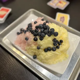 Mango &amp; Strawberry Snow Plate with blueberries