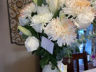 Earth Flowers And Gifts