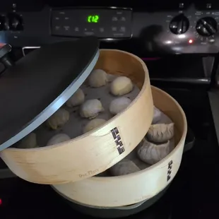 Wontons &amp; gaugess into the steamer for another order