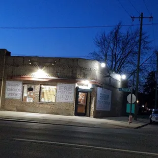 e&amp;s never has traffic anymore. Could it be because they're overpriced and all their food is ridiculously greasy. come on y'all