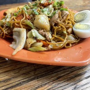 Sooo flavorful! The Canton noodle dish: pro tip, use the lemon!