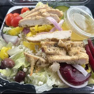 Greek Salad w/Chicken, very tasty!!