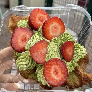 Matcha strawberry croffle (IG: @speakthefood)