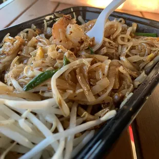 Shrimp pad thai