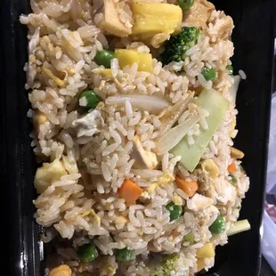 Pineapple fried rice with tofu
