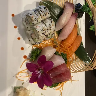 Sushi &amp; Sashimi combo