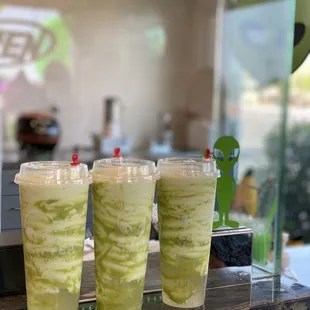 Avocado yogurt with Crystal boba