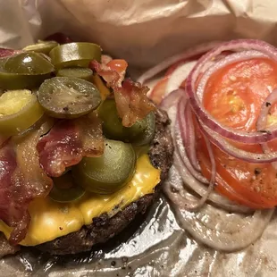 Jalapeño Bacon Cheeseburger, no lettuce, no bun.