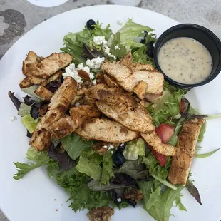Berry salad with chicken