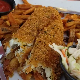 The only seasoning is the green stuff. Looks delicious but it wasn&apos;t
