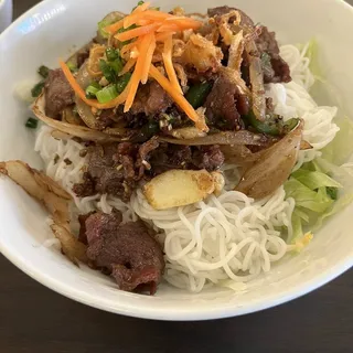 V1. Vemicelli Stir Fried Beef and Lemon Grass