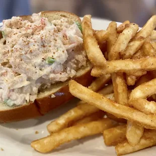 Lobster Roll with Fries