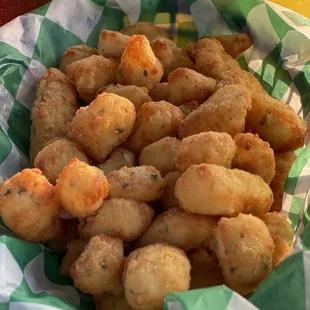 The BEST CHEESE CURDS YOU'LL EVER EAT! The Siracha Ranch is what makes it even MORE of a hit!
