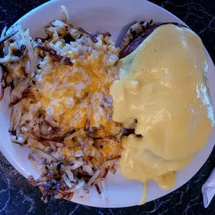 Eggs Benedict w/hash browns