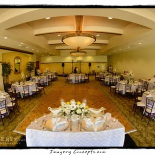 Eagle Glen Golf Club Wedding--Pinnacle Reception Room. Photography: imageryconcepts.com