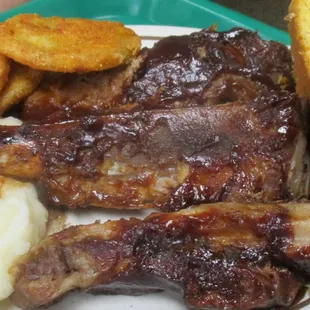 ribs, great gravy, fried green tomaters
