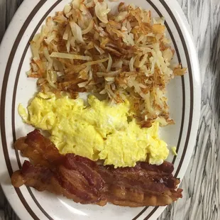 2 Eggs with bacon and hash browns
