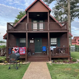 Love  this Place!!! Hard to believe it had so many beds!!  two bathrooms, and a kitchen!!!