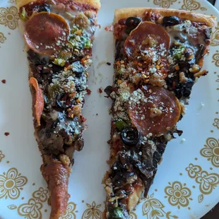Eagle special pizza slices