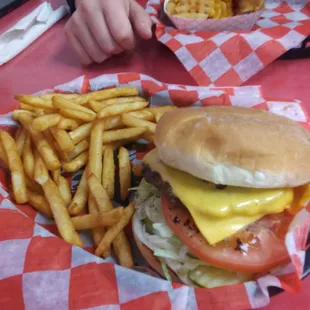 Cheesebuger and fries