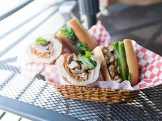 Le’s Banh Mi