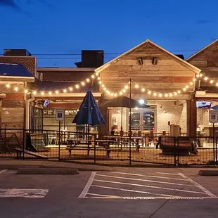 the outside of the restaurant