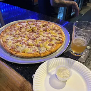 16&quot; Hawaiian Pizza