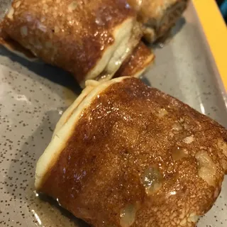 CINNAMON ROLL PANCAKES