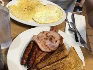 Leeza's Cafe