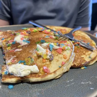 FRUITY PEBBLES PANCAKES