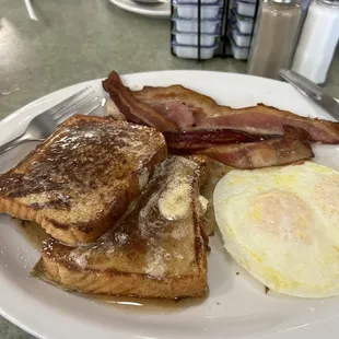 French Toast with Bacon and eggs