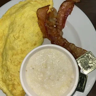 Western Omelet w/grits and bacon