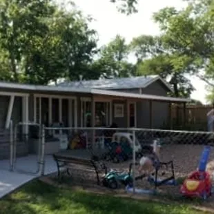 Younger Campus Building ages 18m - 3 years