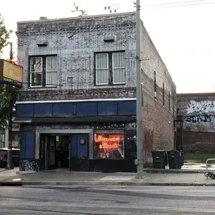 Earnestine and Hazel&apos;s