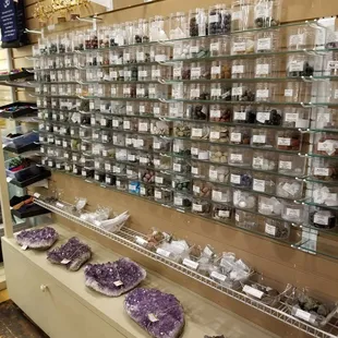 Huge crystal selection with reasonable prices.
