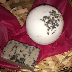 This is the Lavender bath melt &amp; bath bomb