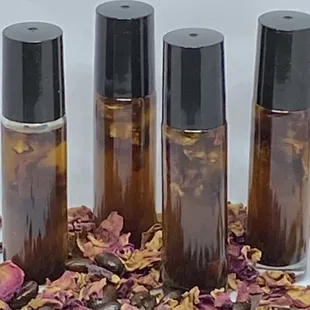 Wake up call made with coffee beans ans rose hips filled with vitamin C to reduce puffiness in your eyes