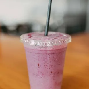 Fill me uo smoothie: ixed berries, banana, peanut butter, dates, oat milk.