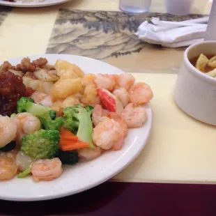 a plate of shrimp, broccoli, and cauliflower