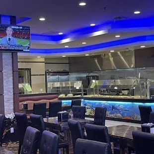 Got here just when they opened the buffet @ 11:00. Everything looks great!