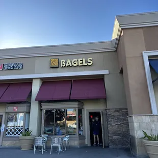 the entrance to the bagel shop