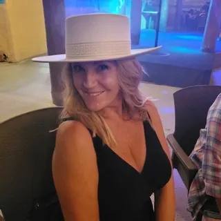 Lynda C.