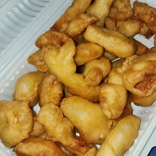 Sweet and sour chicken nice crunch ! Perfect breading