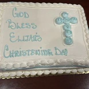vanilla caKe with whipped buttercream icing