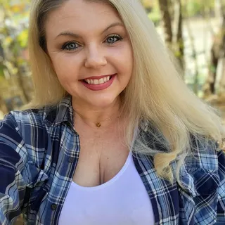 Kaci F.